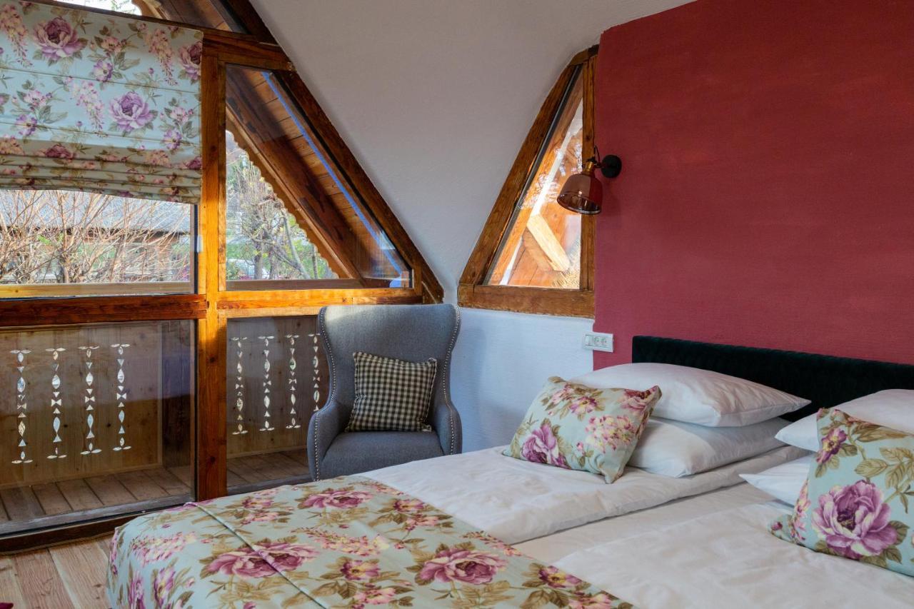 Casele Cu Stuf B&B Haus Ulrike Sălicea Extérieur photo