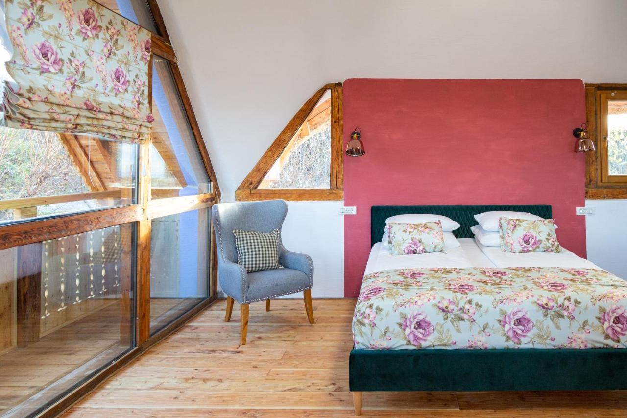 Casele Cu Stuf B&B Haus Ulrike Sălicea Extérieur photo